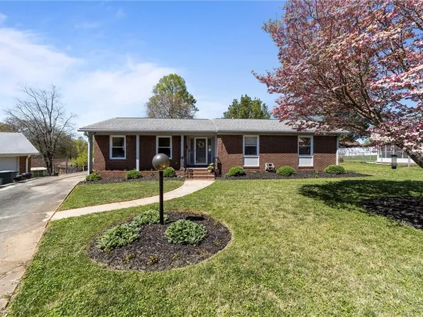 3030 Sawyer Ct, Winston Salem, NC 27105