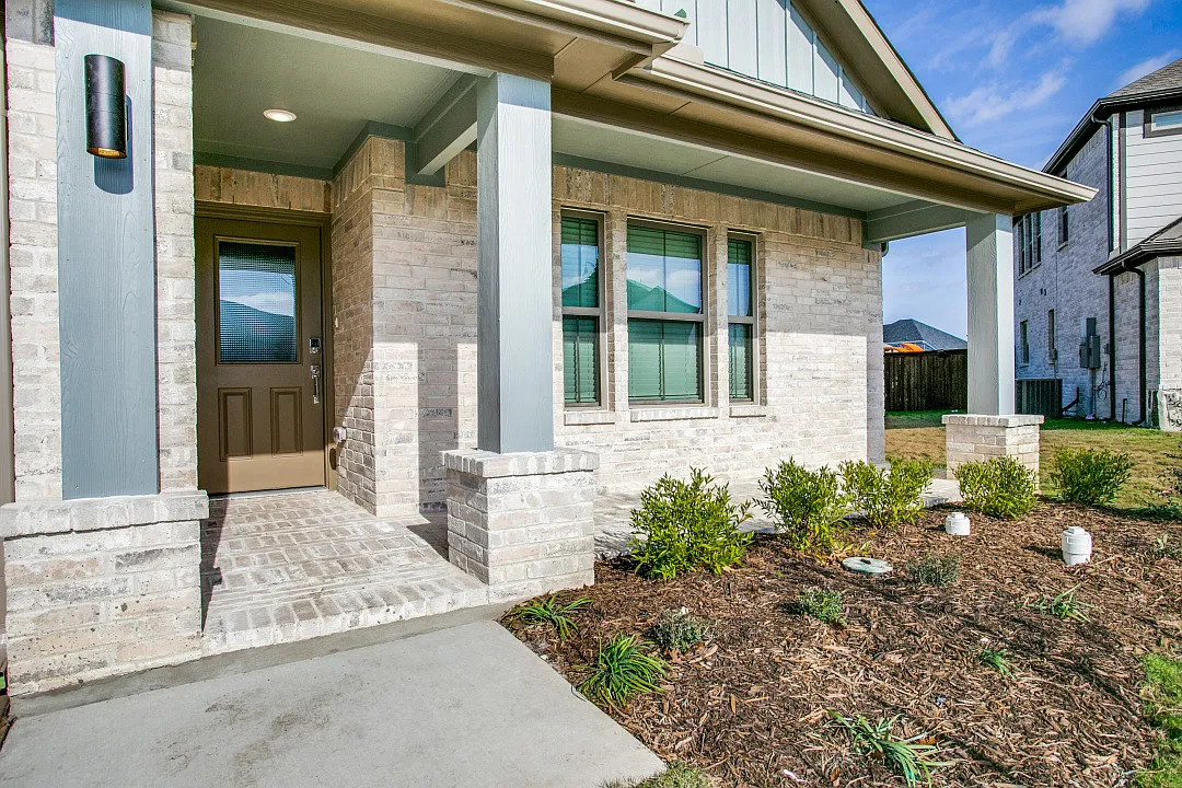 3 bed, 1427 sqft, $2,475 — Photo 2