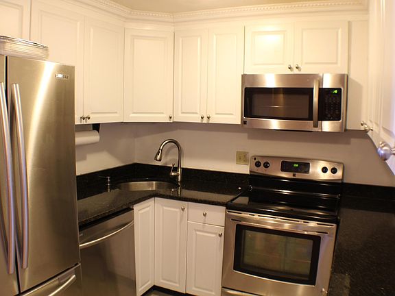 2nd image of 230 Willard St Unit 208A
