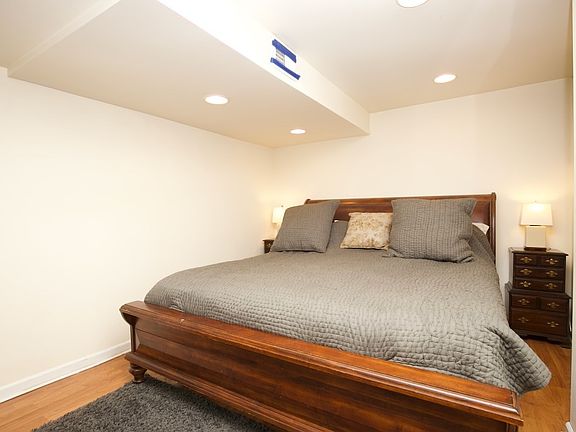 5th image of 931 W Newport Ave #Ttwoo