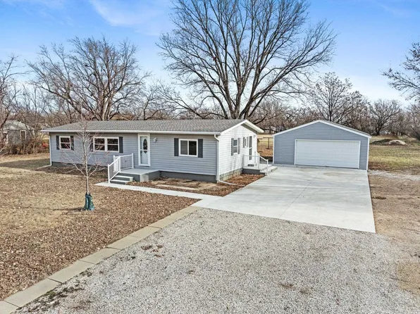 312 S 3rd St, Sterling, KS 67579