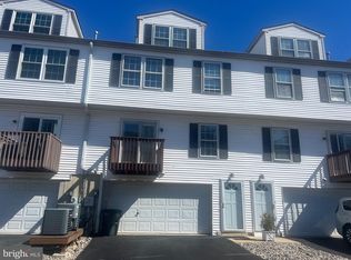 15 Riverwatch Ct #22, Essington, PA 19029