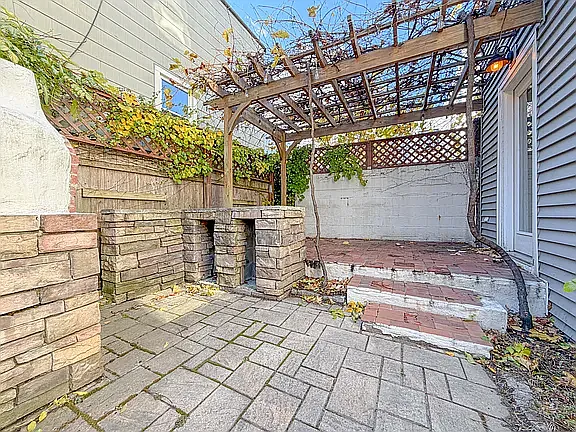 20 Tate St #1 — Photo 15