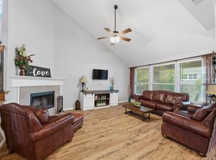 1121 Linden Dr, Burleson, TX 76028