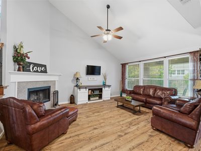 1121 Linden Dr, Burleson, TX, 76028