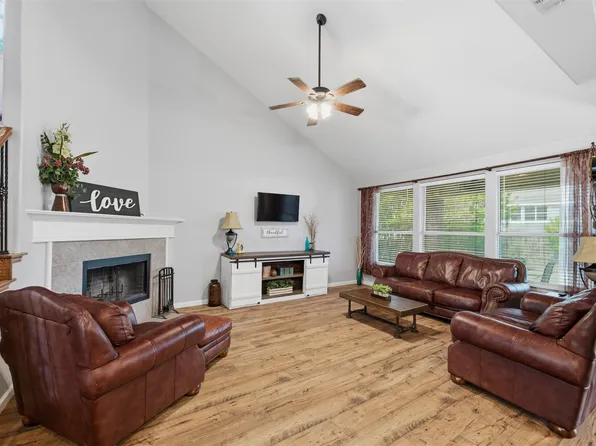 1121 Linden Dr, Burleson, TX 76028