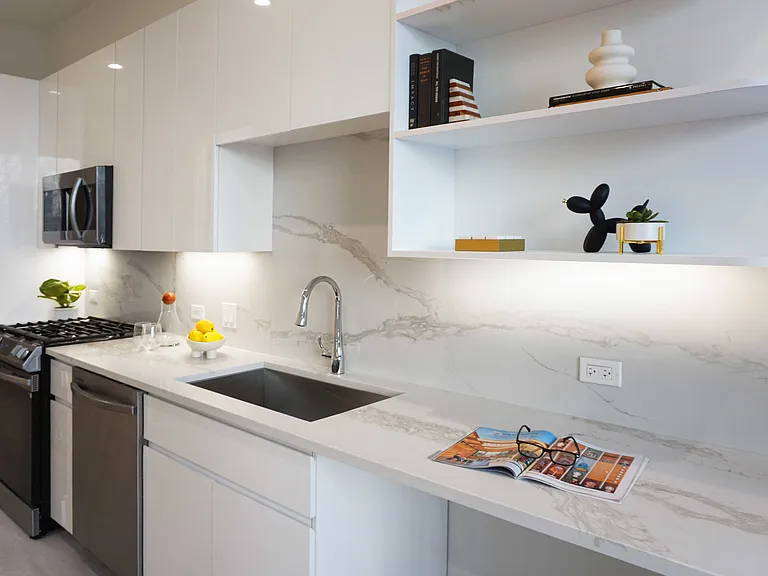 Luxe Suites Chicago Luxury Apartments — Photo 65