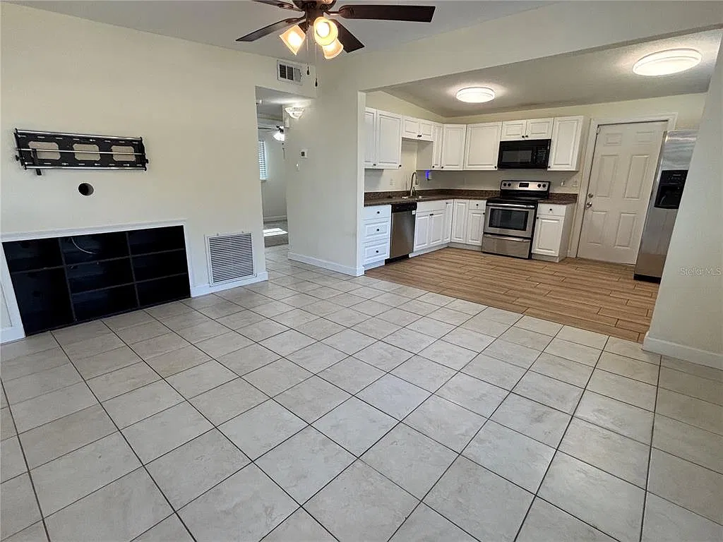 2 bed, 1.0 bath, 744 sqft, $1,850 — Photo 4