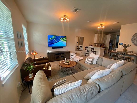 4th image of 5110 Eucalyptus Dr Unit 3