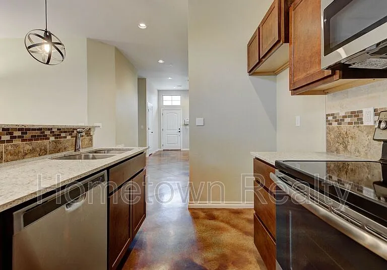 463 S Fretz Ave — Photo 8