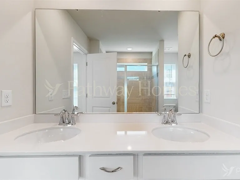 335 Kennerly Center Dr — Photo 10
