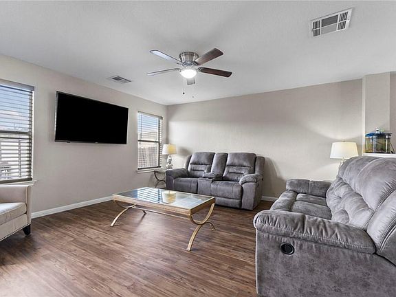 4th image of 18425 Crestwind Ln