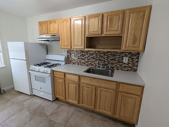 3rd image of 334 E Essex Ave Floor 1