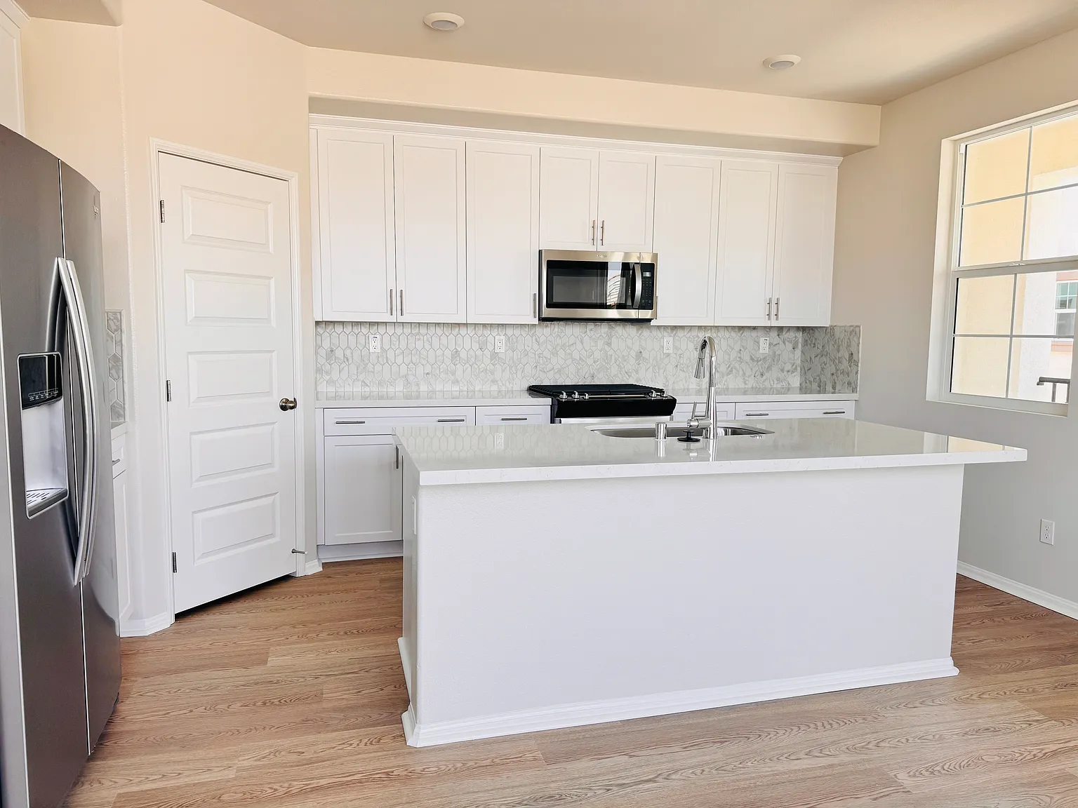 4 bed, 3.5 bath, 1893 sqft, $3,450 — Photo 1