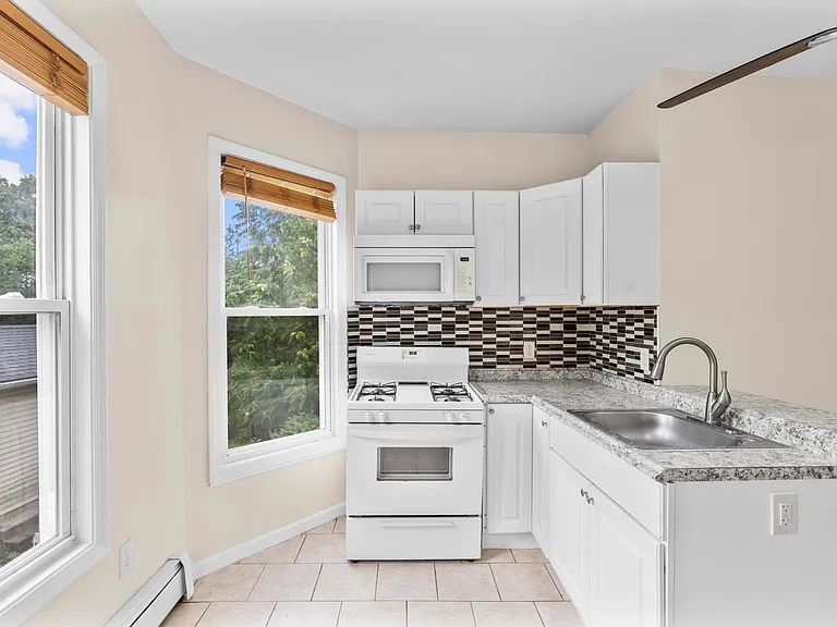 287 Crown St #1 — Photo 6