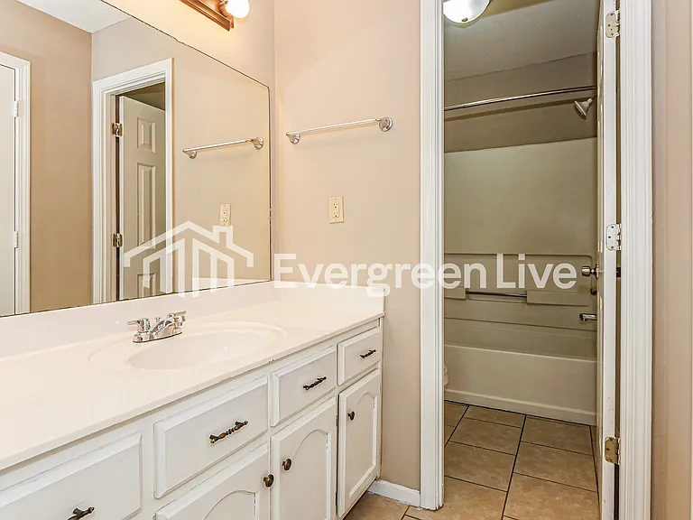 10170 Oak Leaf Dr — Photo 8