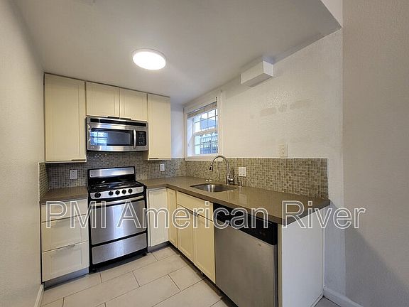 5th image of 1716 Capitol Ave APT 2