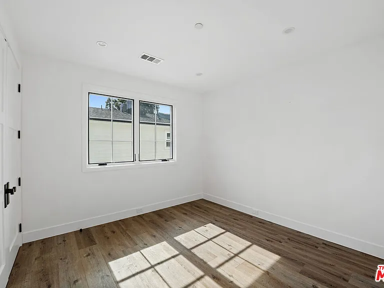 5330 Agnes Ave #1/2 — Photo 22