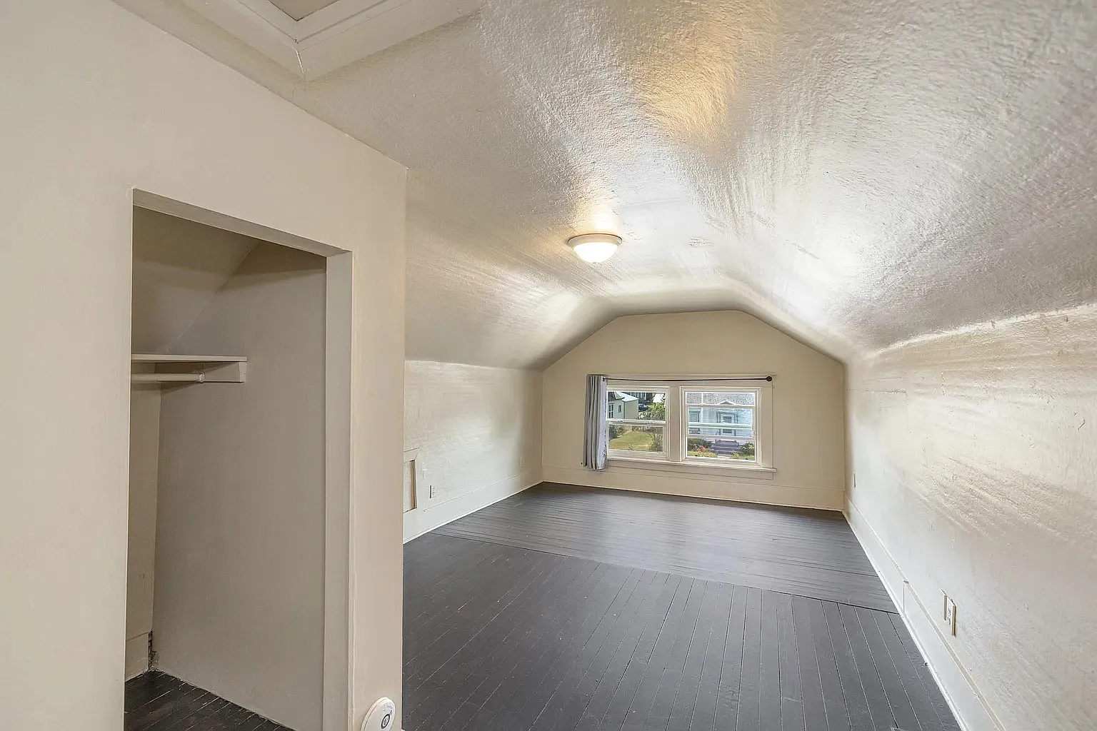 6 bed, 2876 sqft, $3,900 — Photo 3