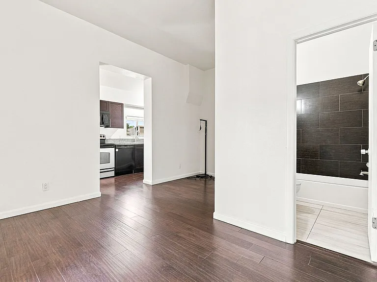 2100 S Logan St #A — Photo 7