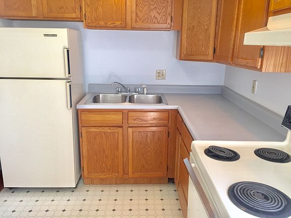 4th image of 418 N River St APT 4