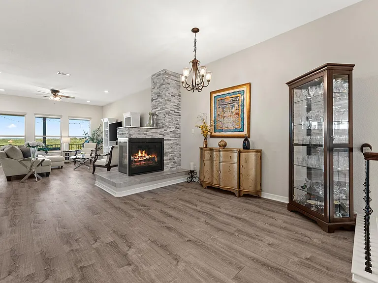 319 Lombardia Dr #21B — Photo 8
