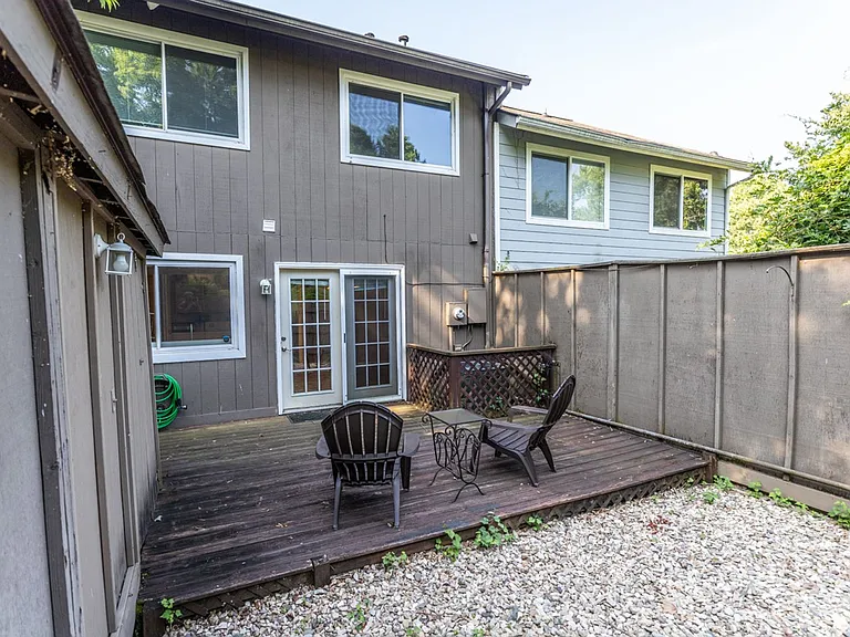 110 Woodlake Dr — Photo 35