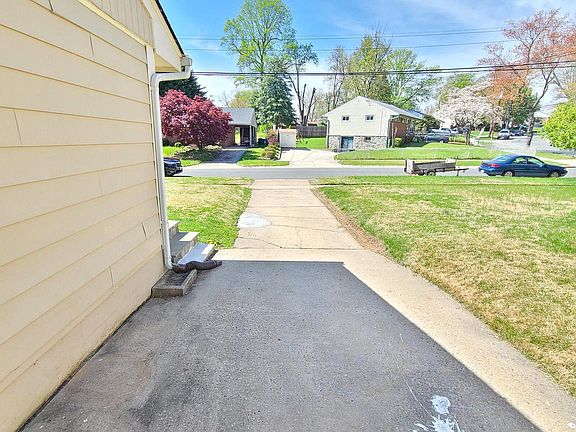 3rd image of 13007 Vandalia Dr