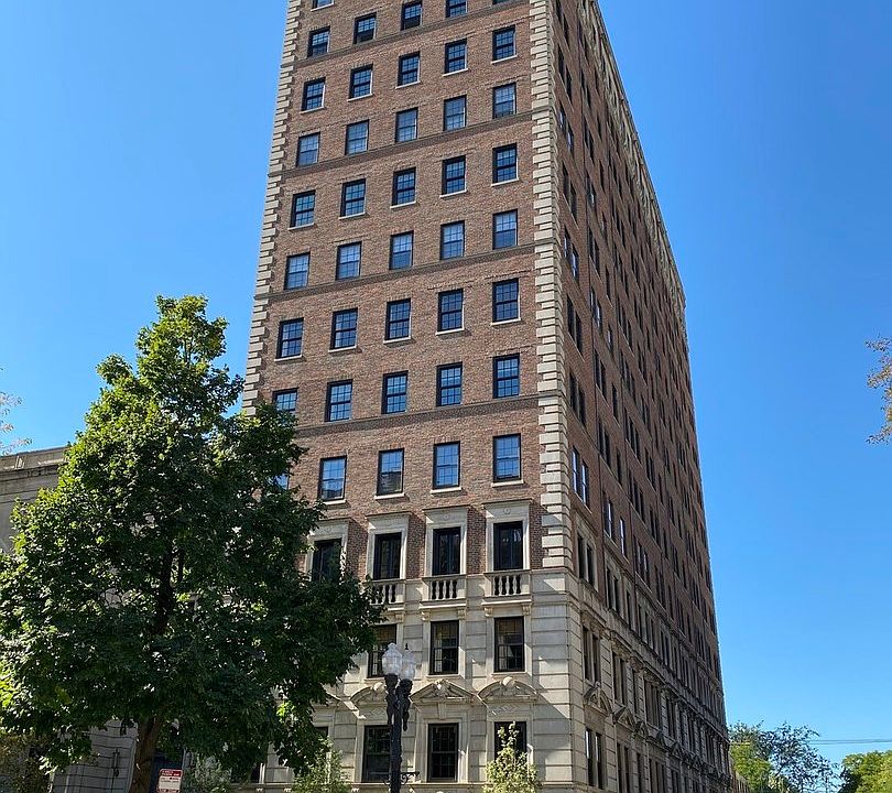 1st image of 1366 N Dearborn Pkwy #6A