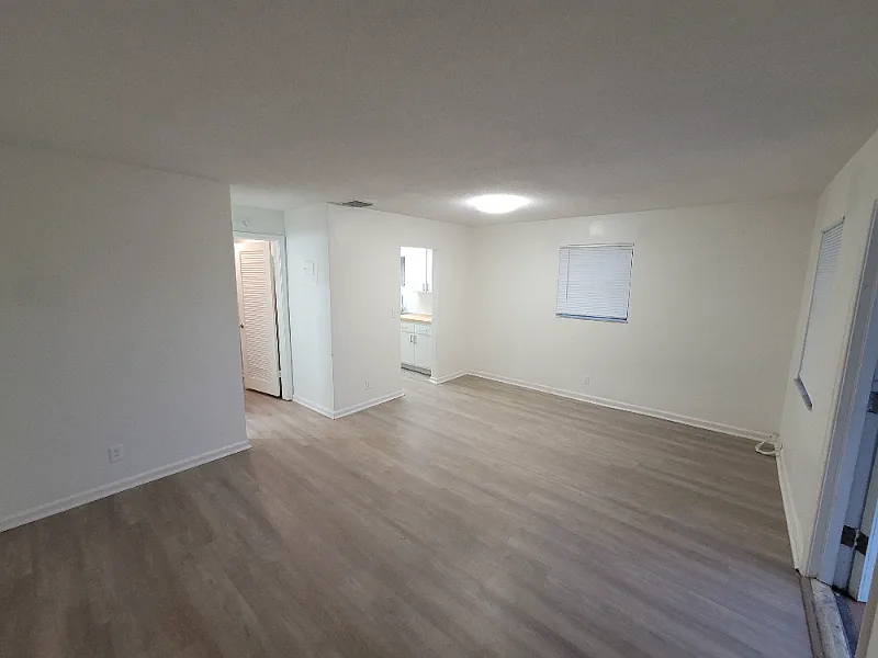 Close To Beach And Downtown!! Renovated (1/1) — Photo 4