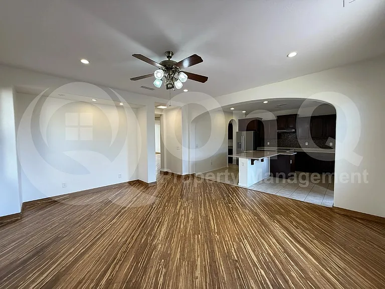 1104 E Gail Dr — Photo 6