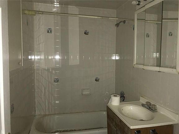 3rd image of 307 College Dr #307