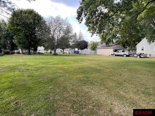 S Ramsey St, Blue Earth, MN 56013