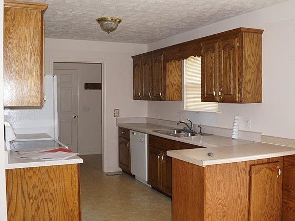 5th image of 413 Scarlett Dr
