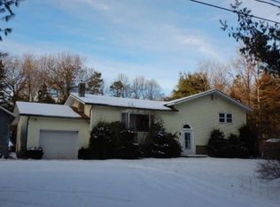 134 Hunters Ln, Dingmans Ferry, PA 18328