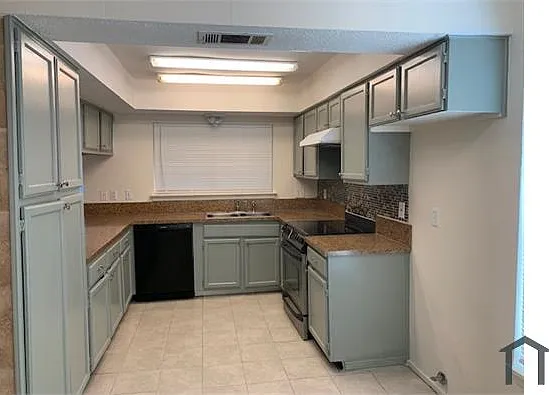 3 bed, 1720 sqft, $2,350 — Photo 3