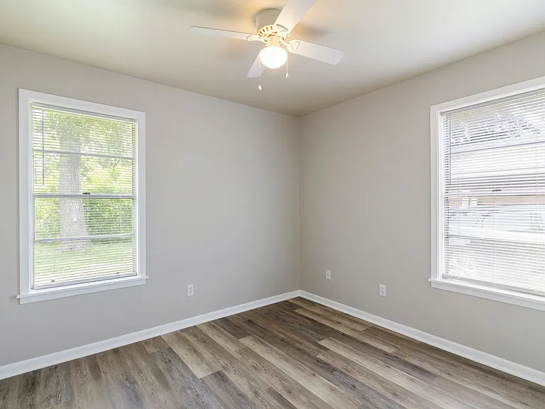 1911 Orman St — Photo 10