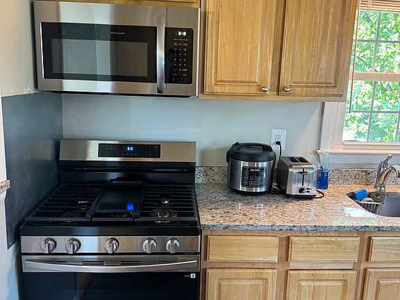 4th image of 8903 Wilson Ave