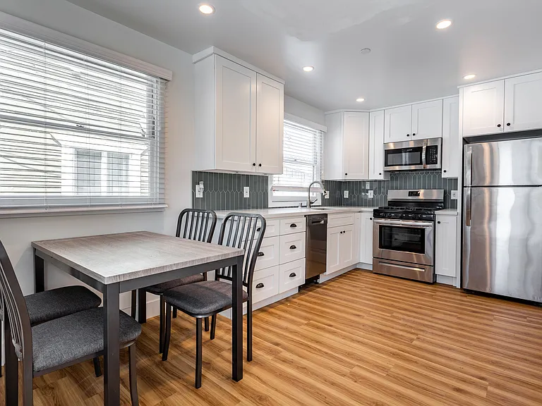 1325 W 24th St — Photo 39