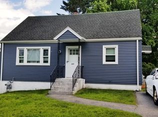 337 Hovey St, Lowell, MA 01852