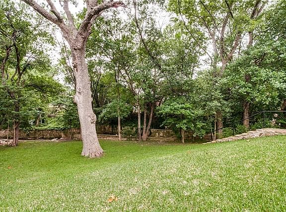 2nd image of 406 Overland Dr