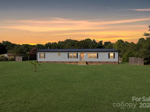 5782 Dachshund St, Iron Station, NC 28080