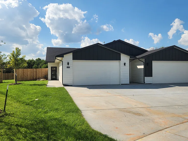 387 Trails Head Ct — Photo 1