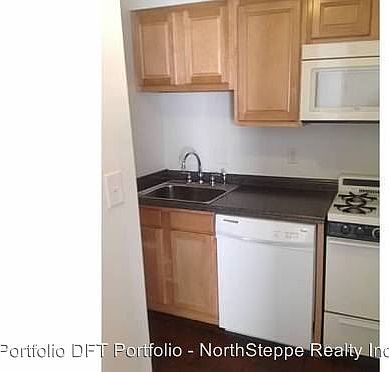 2nd image of 1751 Summit St APT B