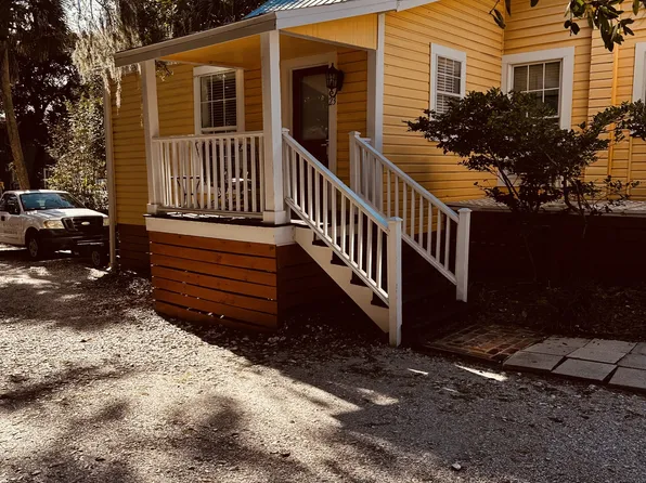 80 6th St, Apalachicola, FL