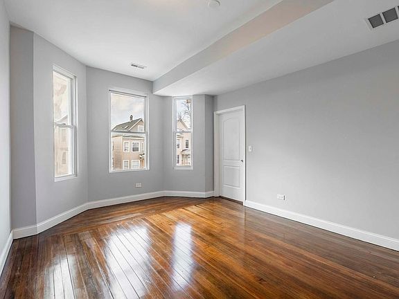 4th image of 3710 W Diversey Ave #2