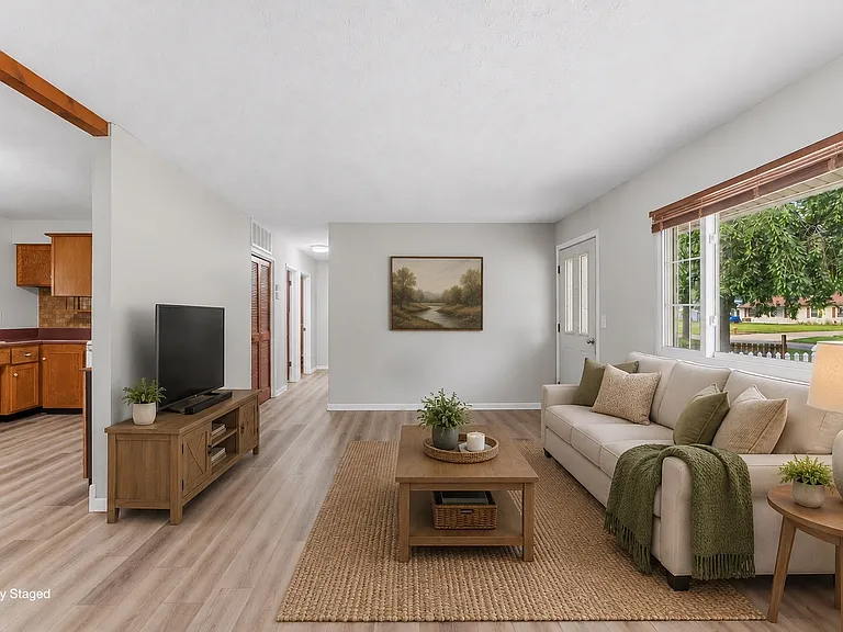 7365 Chennault Dr — Photo 5
