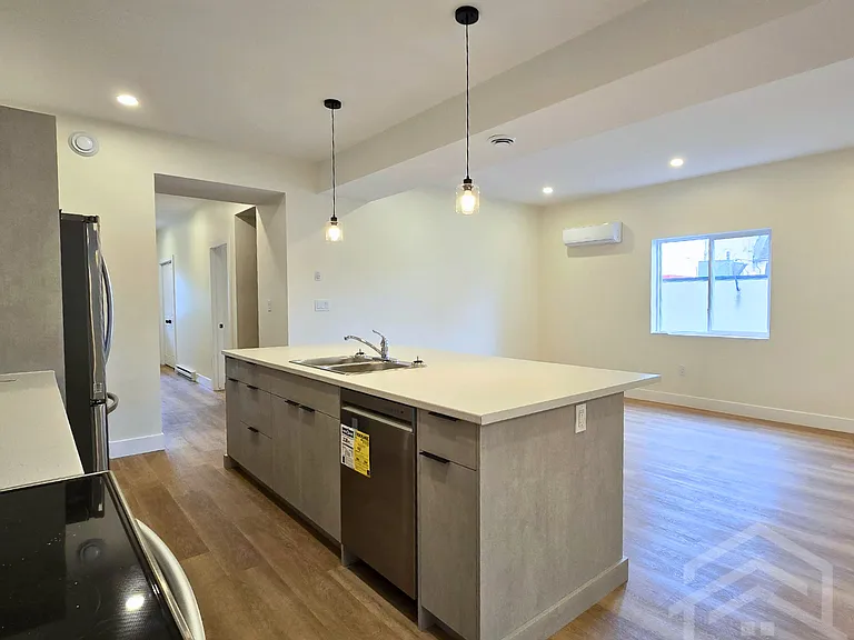 157 Thames St N #1 — Photo 3