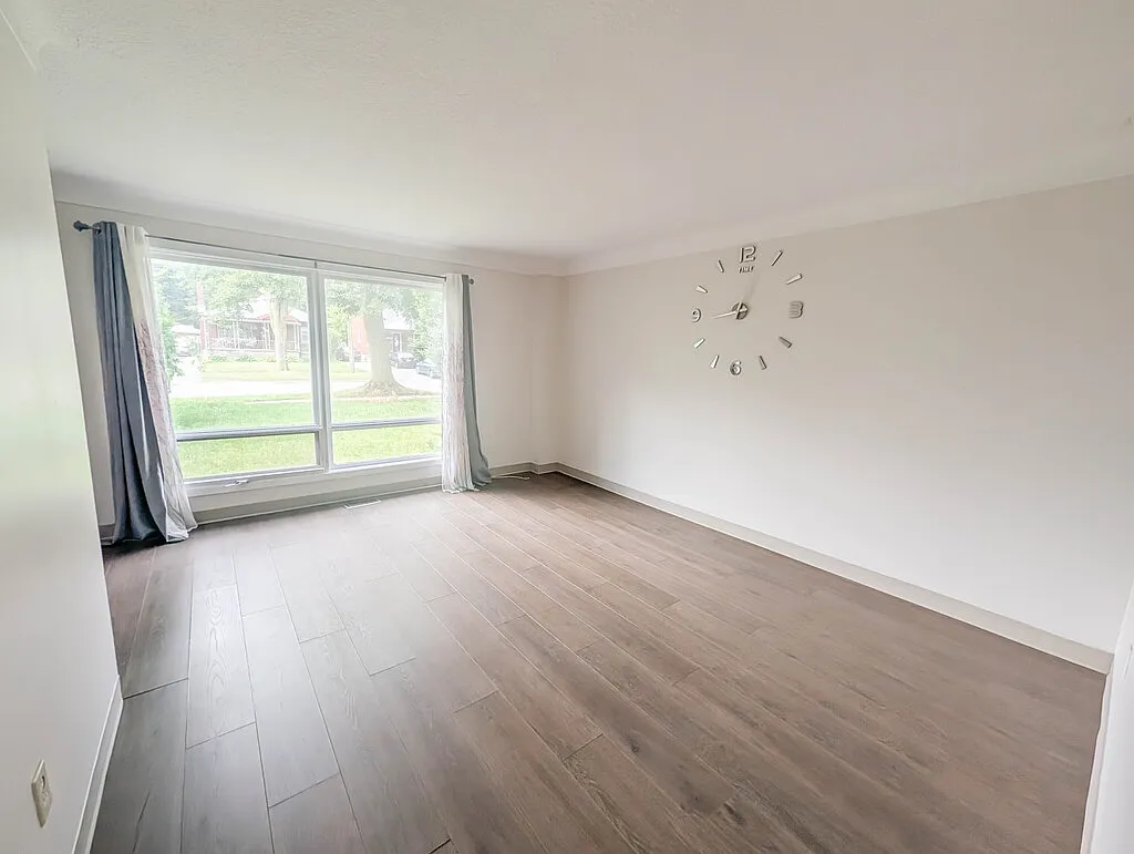 5967 Valley Way — Photo 2