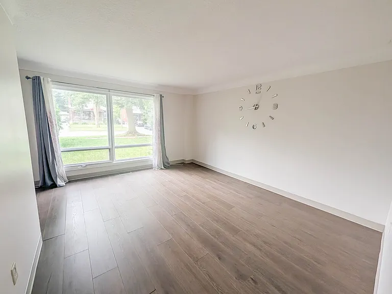 5967 Valley Way — Photo 2